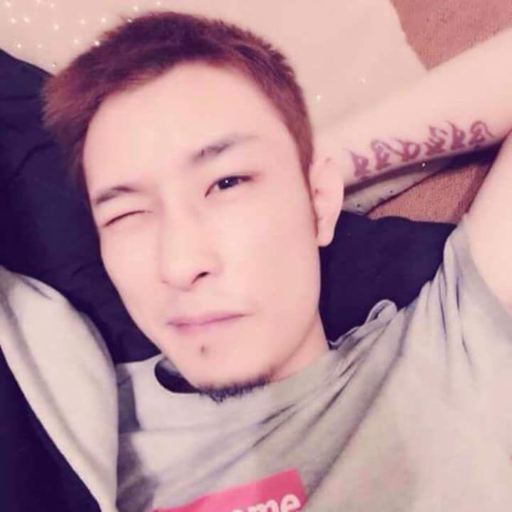 难得拥抱的第一张照片--中老年相亲网