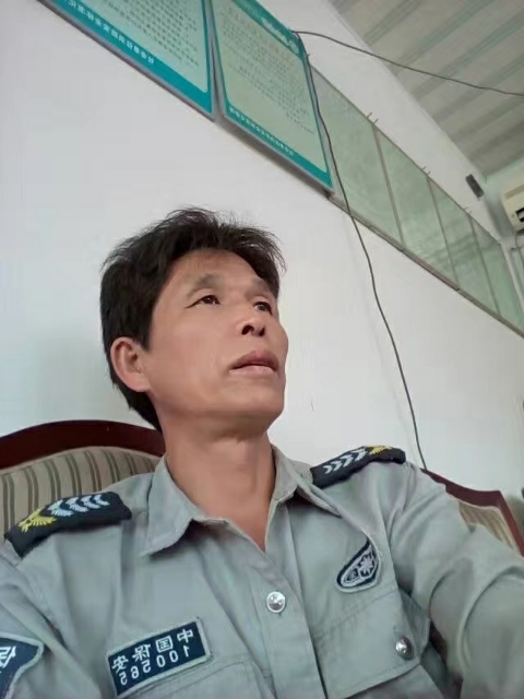 卧窗听雨的第一张照片--中老年相亲网