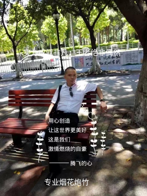 十指紧扣的第一张照片--中老年相亲网