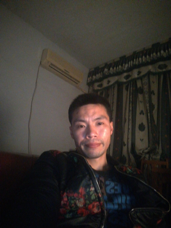 性情男儿的第一张照片--中老年相亲网