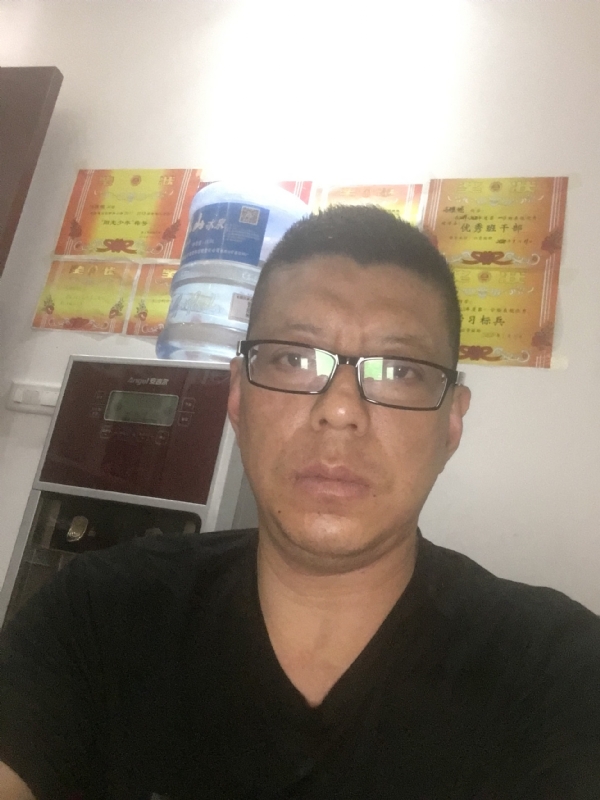 牵手的第一张照片--中老年相亲网