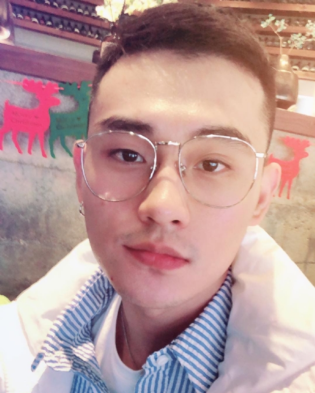 胡强很孤单的第一张照片--中老年相亲网