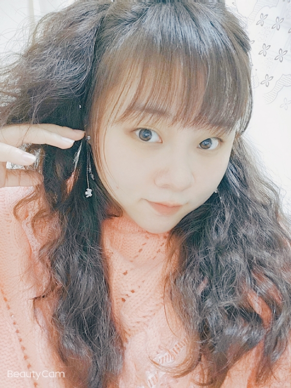 艾薇儿的第一张照片--中老年相亲网
