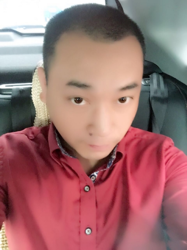 在一个路口等的第一张照片--中老年相亲网