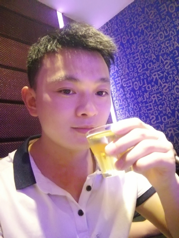 幸福的拥抱的第一张照片--中老年相亲网