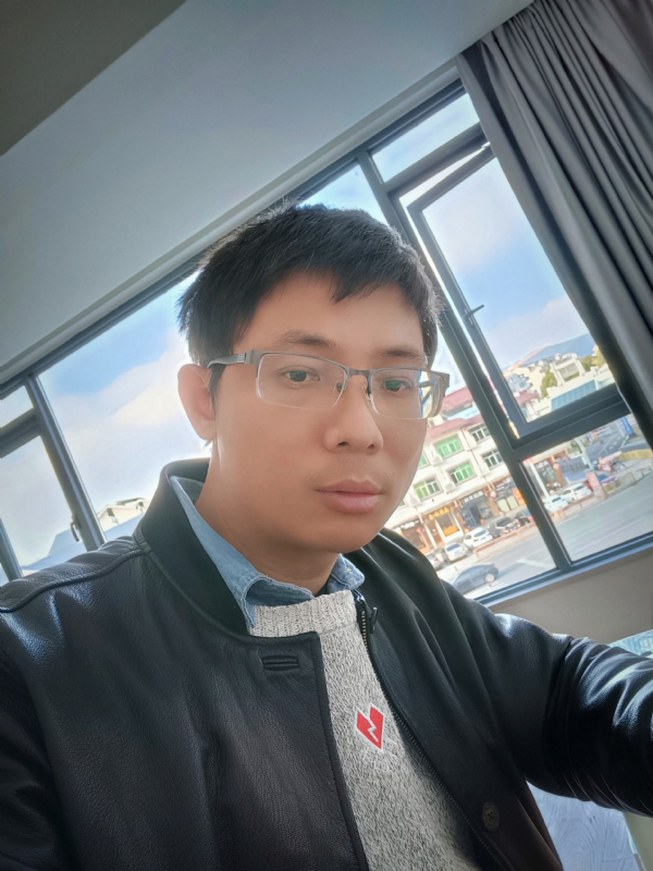 也许只是缺少一个拥抱的第二张照片--中老年相亲网