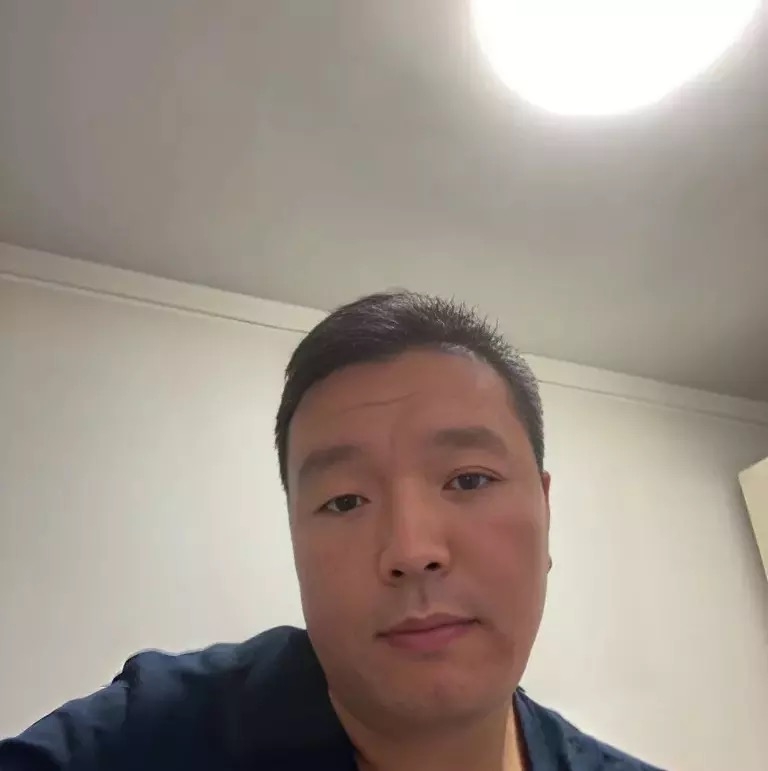 穿唐装的松鼠的第一张照片--中老年相亲网