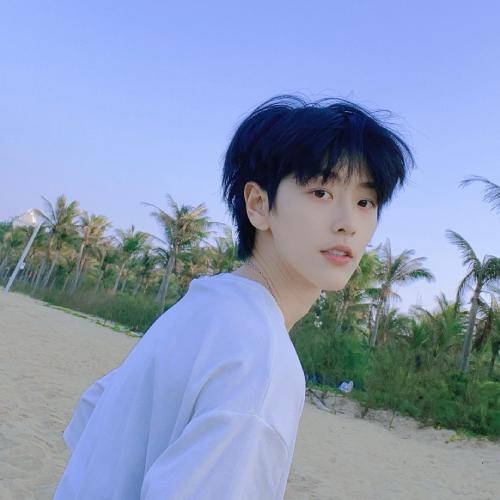 允执其中2024的第一张照片--中老年相亲网