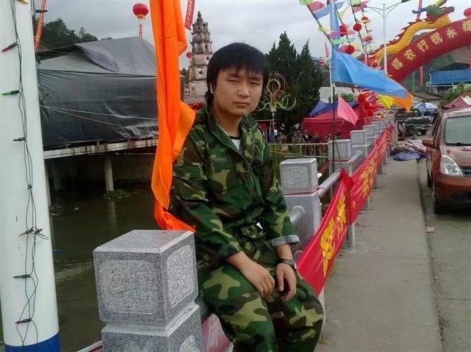 如影随形的第二张照片--中老年相亲网