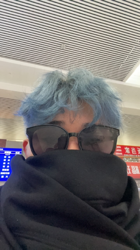 平行线的第一张照片--中老年相亲网