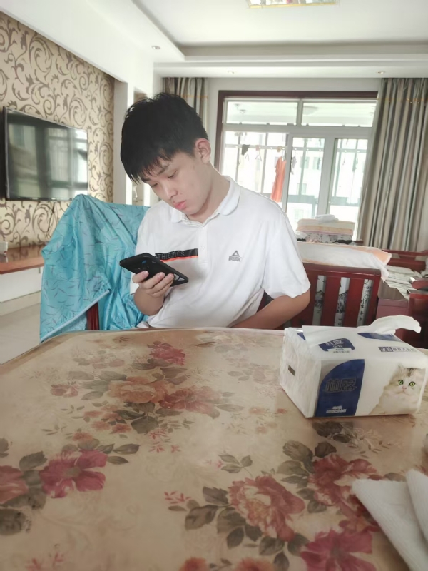 铁在烧的第一张照片--中老年相亲网