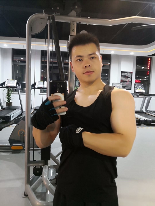 范迪塞尔的第二张照片--中老年相亲网