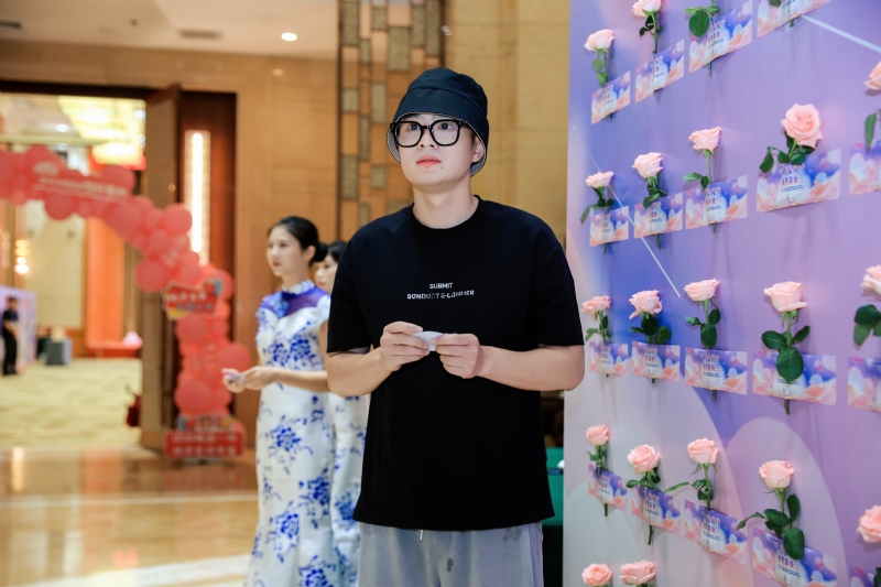 被驯服的象的第一张照片--中老年相亲网