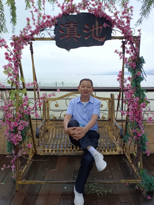 奋斗的第一张照片--中老年相亲网