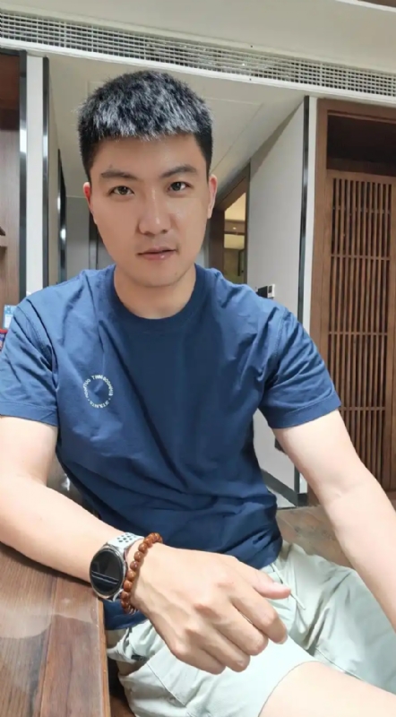 大鹏展翅的第二张照片--中老年相亲网