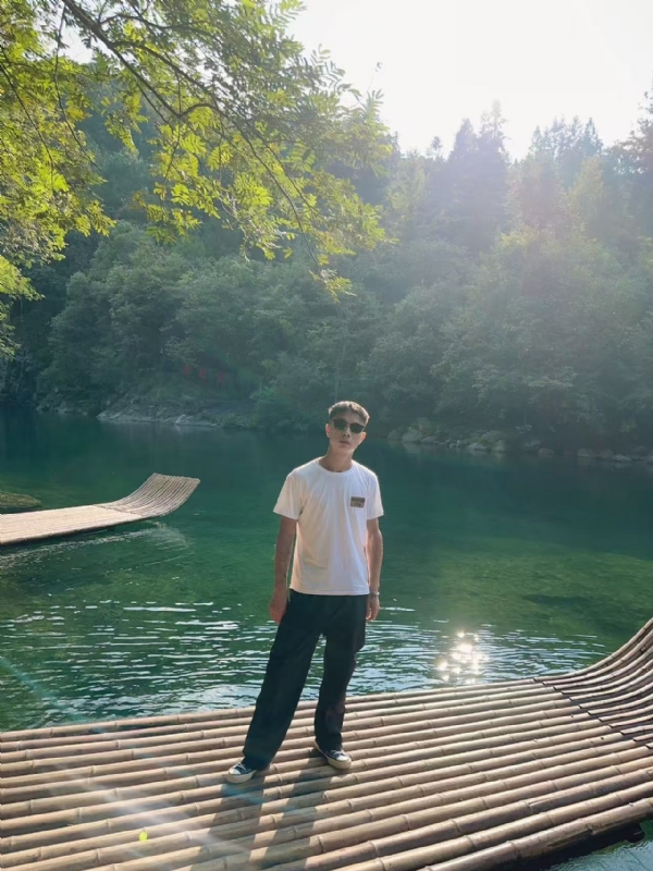 林言的第三张照片--中老年相亲网